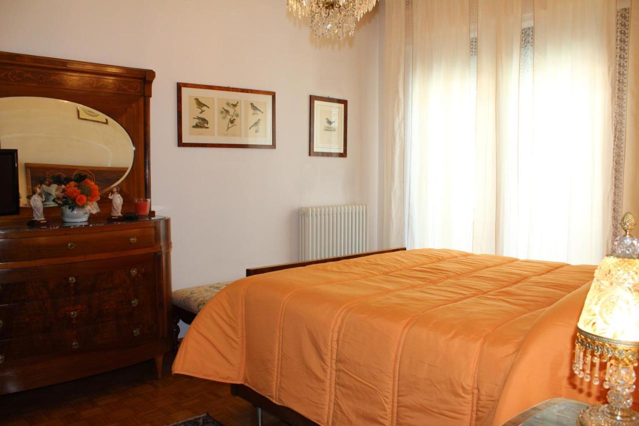 Bed and Breakfast Tres Chic Civitanova Marche Exterior foto
