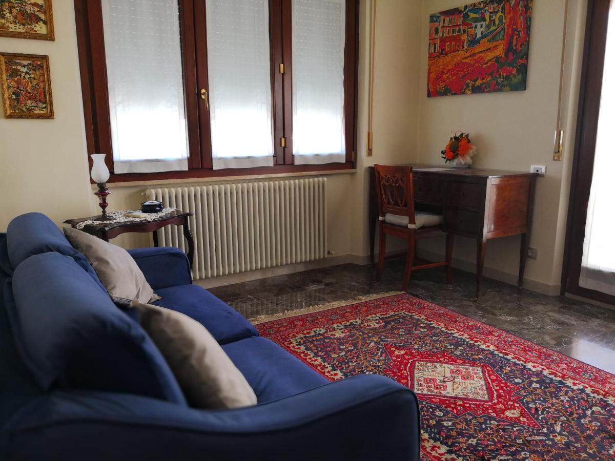 Bed and Breakfast Tres Chic Civitanova Marche Exterior foto